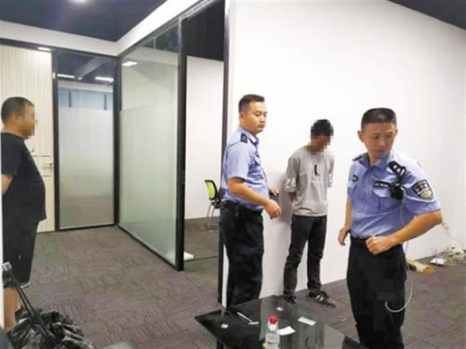 深圳警方捣破一个诈骗犯罪团伙。　网图