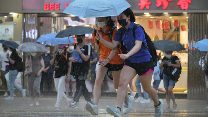 高温触发雷雨影响本港。