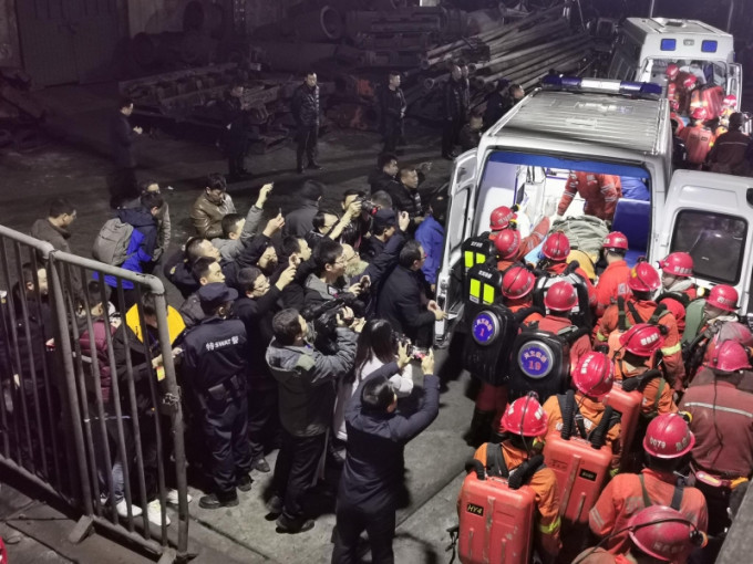 四川宜賓煤礦滲水事故，受困13人逾80小時後成功獲救。(網圖)
