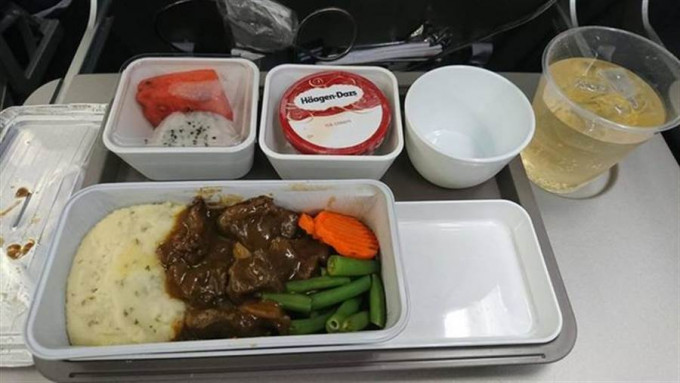 國泰推飛機餐。網圖