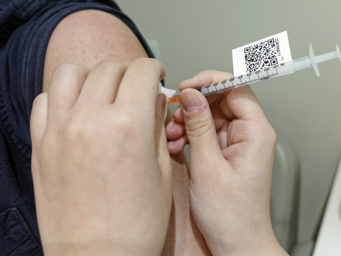 过去一星期衞生署接获两宗曾经于离世前14日内接种新冠疫苗的死亡报告。资料图片