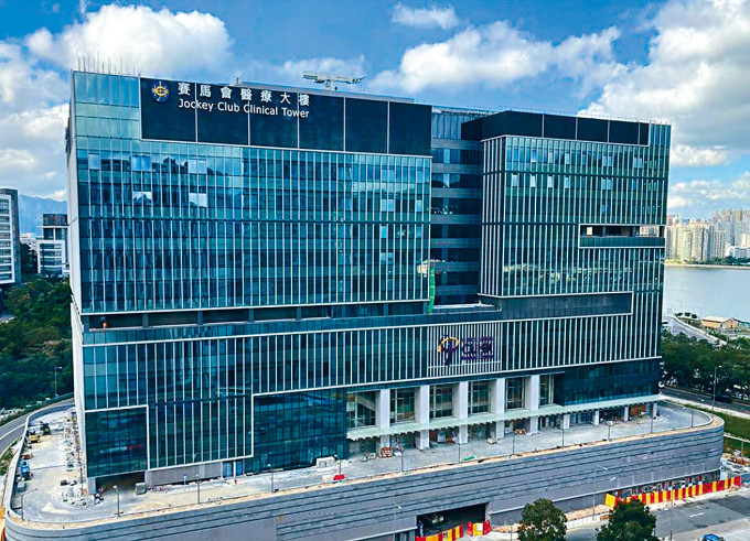 中大医院毗邻大学站及公共运输交汇处。