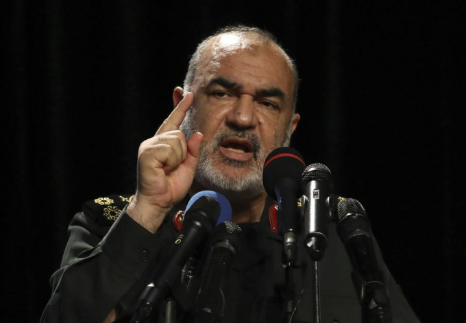 沙拉米周六高调地宣称，伊朗已经作好战斗准备。AP