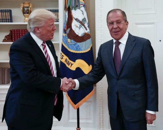 特朗普在白宫圆会见俄罗斯外长拉夫罗夫。AP
