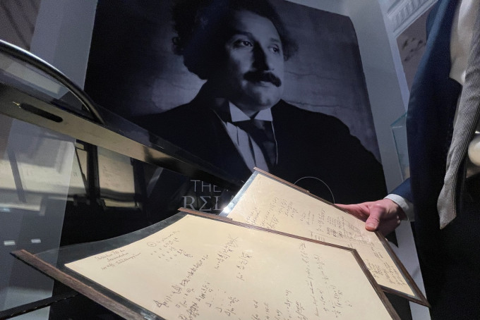 爱因斯坦广义相对论手稿以逾1亿元拍卖成交。路透社图片