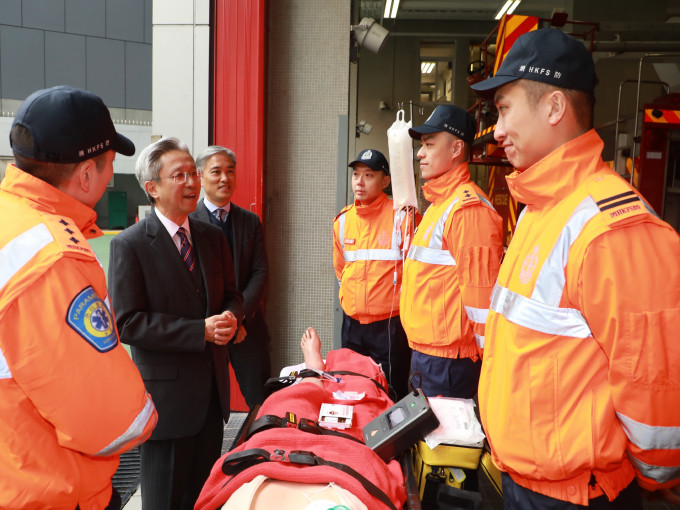 羅智光到訪消防處。政府新聞處圖片