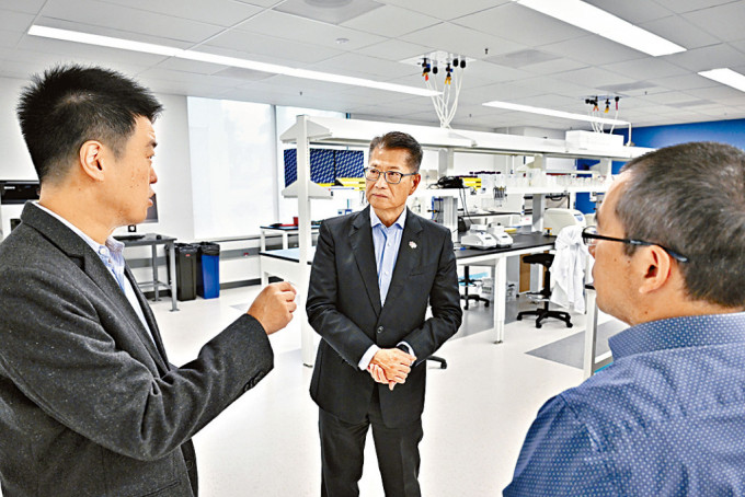 财政司司长陈茂波去年底到访矽谷当地的生物科技初创企业。