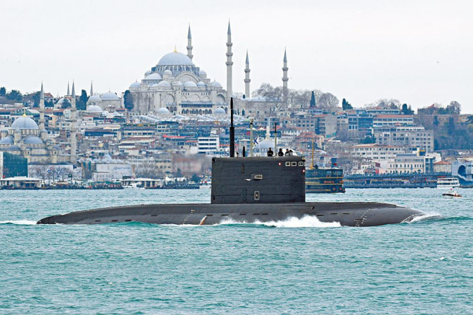 俄羅斯海軍柴電潛艇「頓河畔羅斯托夫號」昨日駛往黑海。 