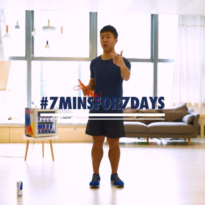 香港跳繩世界冠軍何柱霆特意拍攝一連七天的居家運動片段，培養港人每天運動的習慣。　網上圖片