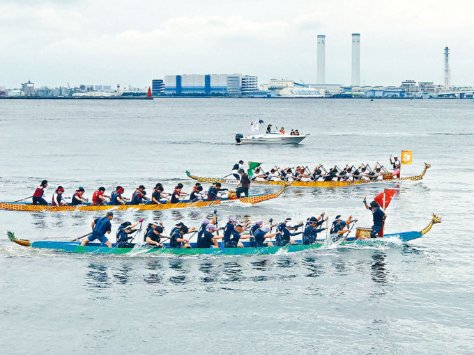 香港杯龙舟赛昨日在日本横滨山下公园海旁举行。
