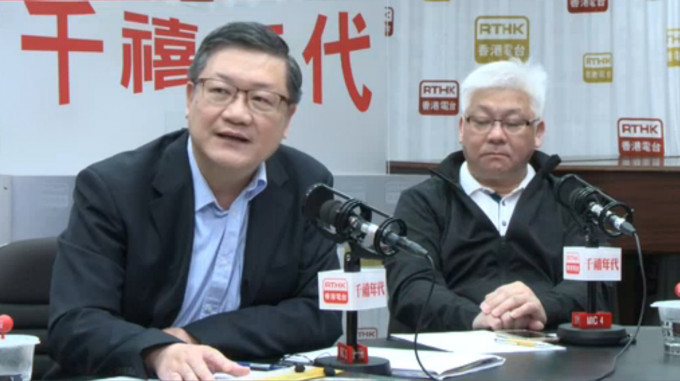 香港电梯业总工会理事长谢景华（右）批评，前线不时只有一个人进行检查。