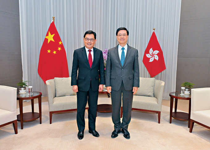 行政长官李家超昨与新加坡副总理兼经济政策统筹部长王瑞杰会面。