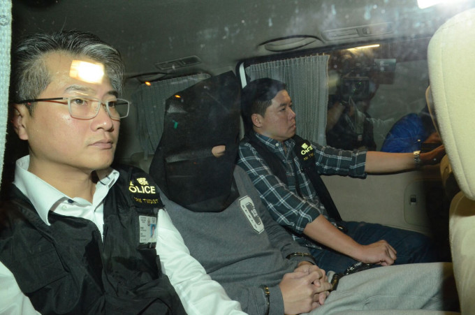 疑犯被押返荃湾警署。李子平摄