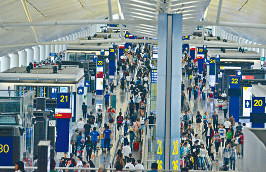 ■香港國際機場的客運量龐大。