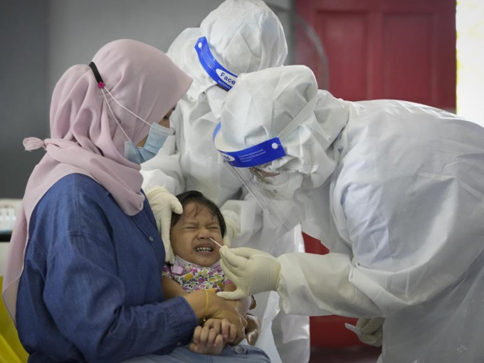 马来西亚总理毛希丁宣布第一阶段全面防疫封锁措施将二度延长。美联社资料图片