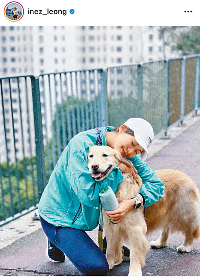 梁诺妍有爱犬陪散步，应该很快回复美好身段。