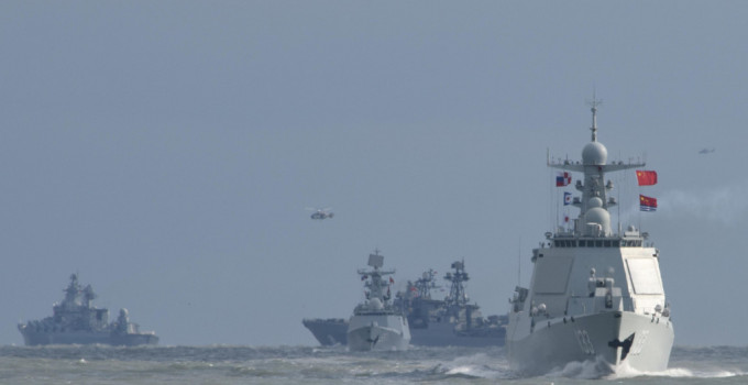 中俄兩國海軍在預定海域分航。