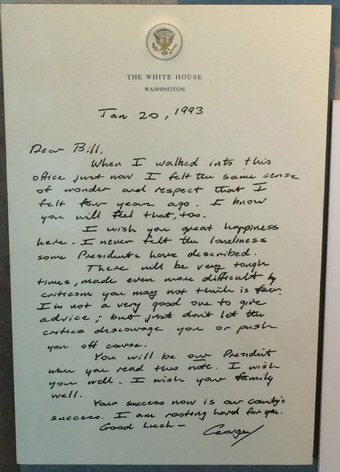 老布殊給克林頓的親筆信。網圖