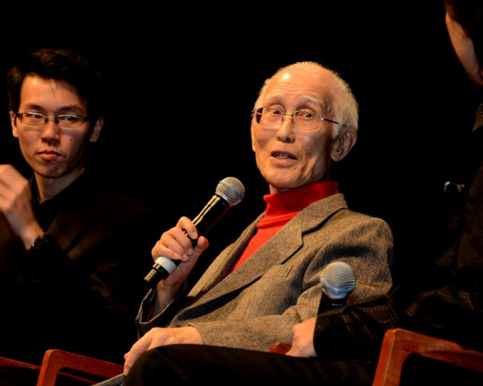 余光中教授於2013年出席茶具文物館展覽廳「詩人的繆思－余光中詩歌音樂會」，擔任講者之一。資料圖片