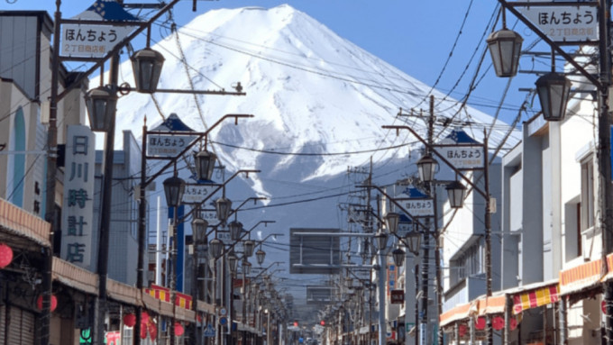 富士山本通町近年成為遊客熱點。