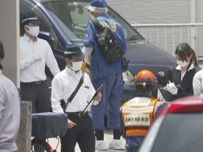 日本發生十字弓殺人事件，23歲男子射殺家人。(NHK截圖)