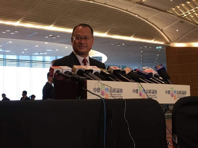 中華總商會會長蔡冠深直言「任何動搖對香港均為不利」。