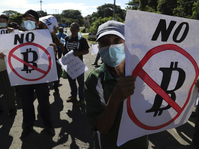 萨尔瓦多逾千人示威反对比特币被列为法定货币。AP图片