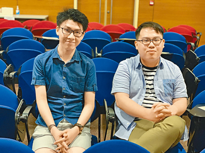 韓承宇（右）曾重考文憑試及留學台灣，最終返港完成副學士課程，成功考入大學。旁為蘇子龍。