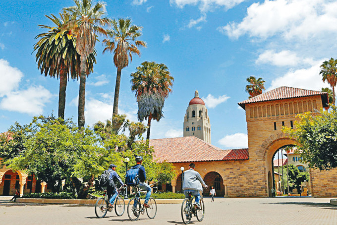 史丹福大学校园位于加州。