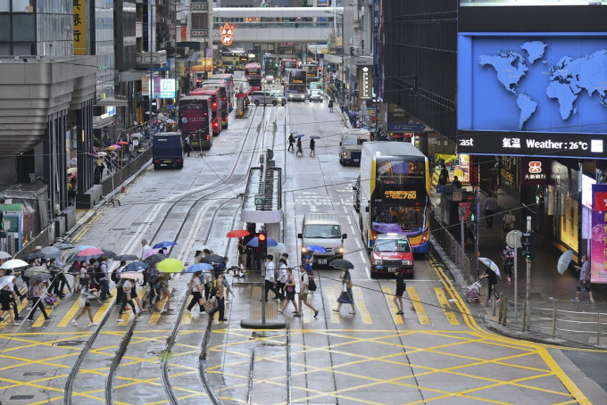 陈茂波重申《国安法》颁布实施一年以来，让香港由乱转治，市民回复正常生活。资料图片