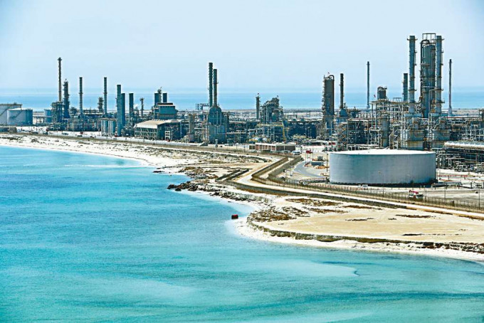 沙特阿美位於拉斯塔努拉的煉油設施。