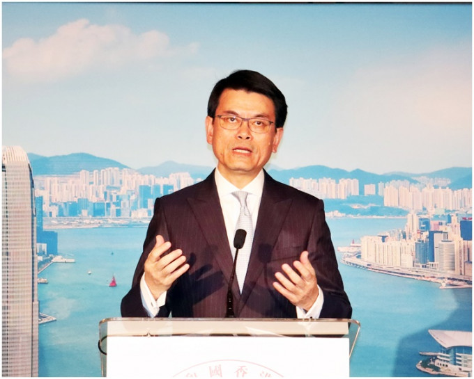 邱騰華出席由香港駐三藩市經濟貿易辦事處舉辦的晚宴並致辭。