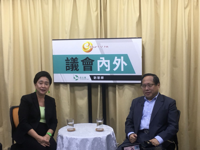 何俊仁（右）表示戴耀廷只是书生论政，并无具体组织分离行动，不应被入罪。