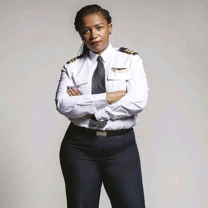 南非首位黑人女性飞行员马哈帕（Asnath Mahapa）。SheSouthAfrica Twitter图片