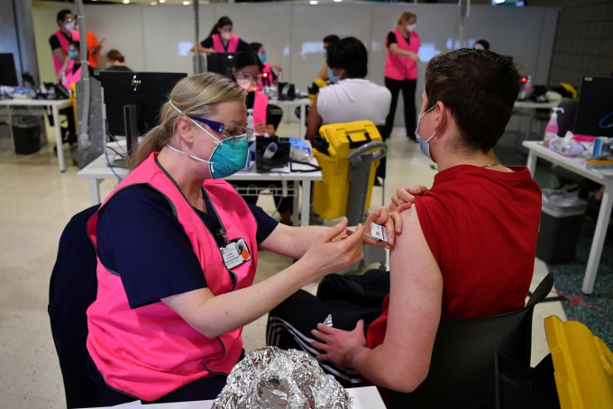 澳洲为对抗Delta变种病毒，早前批准12至15岁接种辉瑞疫苗。REUTERS
