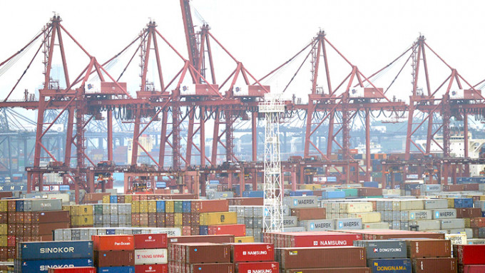 運房局指昨日深圳市運輸跨境物資約4890個標箱，約35140噸貨物。資料圖片