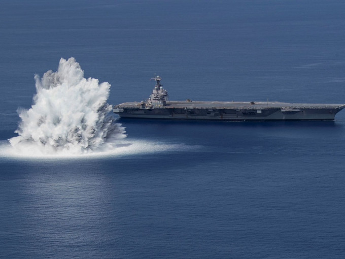 美國海軍在佛羅里達州對開的大西洋進行了一次「全船衝擊試驗」。美國海軍圖片