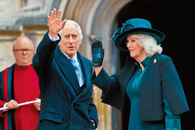 查理斯與皇后卡米拉周日到溫莎堡教堂出席復活節崇拜。