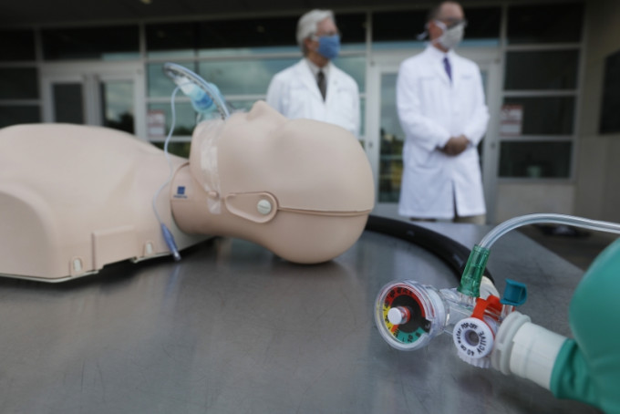由密西西比大學醫學中心大學研究員設計的一台呼吸機。AP圖