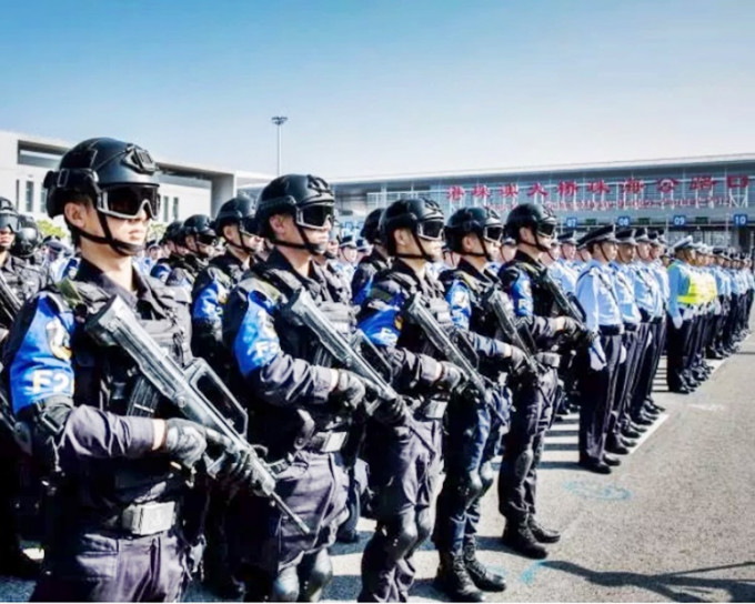 珠海公安派出逾千名警力参加演习。珠海公安图片