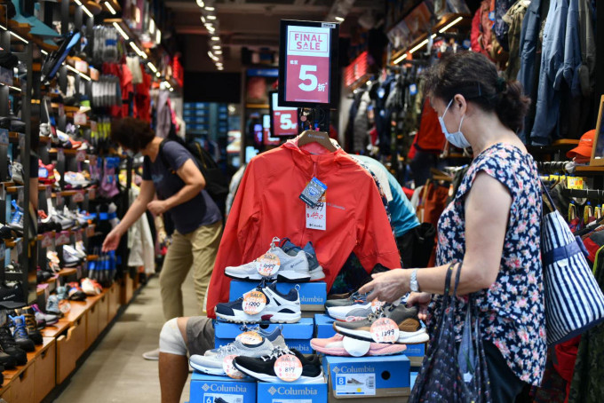 本港8月零售销售跌幅收窄至13.1%。