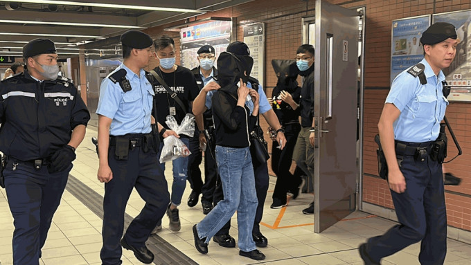警方今早于马鞍山拘捕4名内地男女。