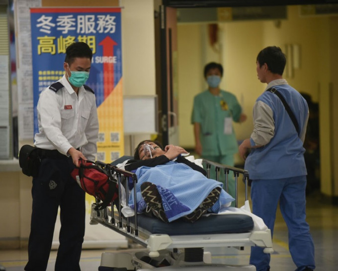 數名傷者送至東區醫院急救。