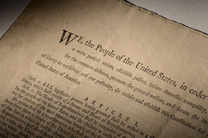 苏富比认为，美国宪法第一版官方印刷版甚至比第一版美国独立宣言更珍贵。路透社图片