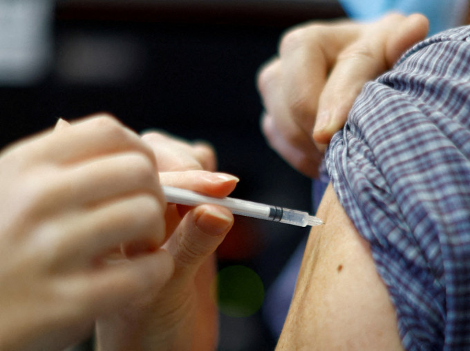 日本宣布将废弃2.4亿剂新冠疫苗。路透社