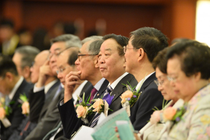 乔晓阳（右二）出席基本法推介联席会议举办的「纪念《基本法》颁布二十八周年」研讨会。