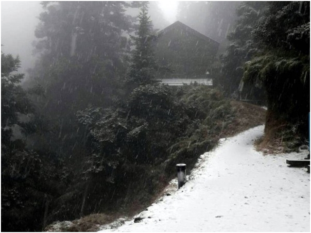玉山降雪。资料图片。（自由时报）