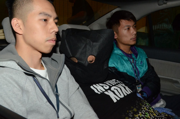警方晚上在旺角拘捕一名男子涉嫌贩毒。