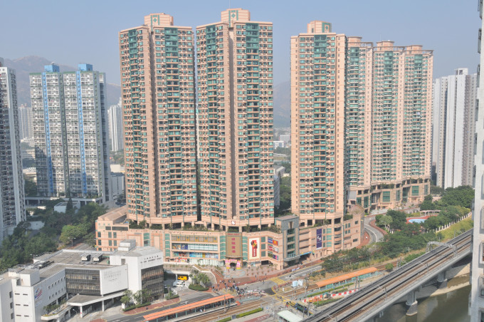 西铁屋苑尺价本月升1.3%，当中包括屯门卓尔居。