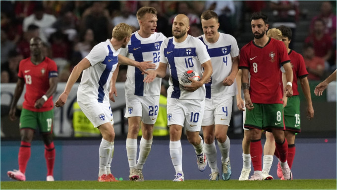 芬兰在上场落后葡萄牙下仍追回两球，有一定攻力。AP